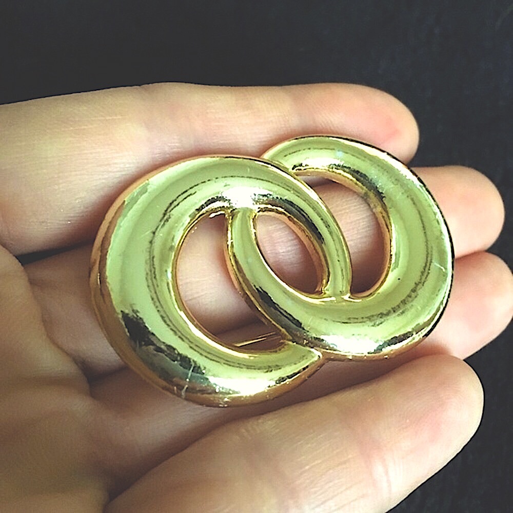Vintage Gold Tone Brooch Pin